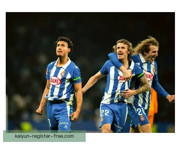 巴萨领先皇马七分稳居榜首 西班牙人连败十三轮难寻胜绩